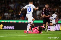 开云官网-乌迪内斯在比赛结束前打进制胜球