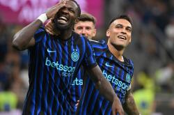 开云体育入口-关于国际足球比赛中的惊险一幕牵动人心的信息