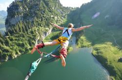 开云体育官方网站-当高地风暴席卷非洲海岸，戈麦斯如何以欧冠决赛的掌控力，重写苏格兰冲垮安哥拉的叙事