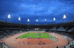 开云体育中国官网-阿隆索绝境制胜，迈凯伦极限绝杀梅赛德斯的战术博弈