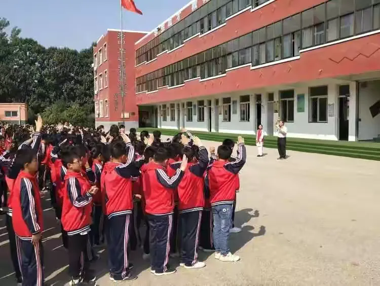 选手情系草根感人致敬梦想 选手情系草根感人致敬梦想