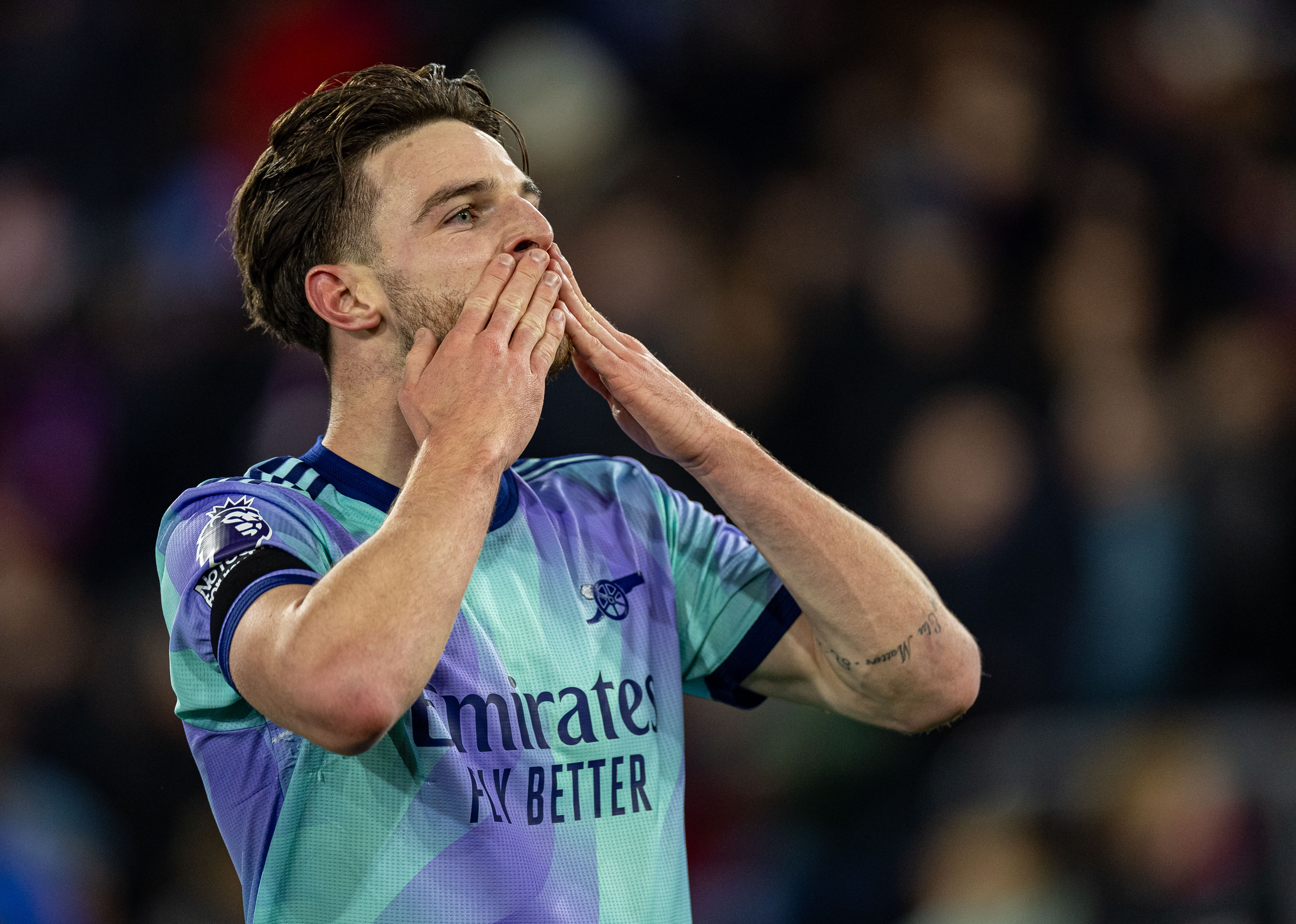 阿森纳主教练批评球员表现,要求提升实力 阿森纳主教练批评球员表现,要求提升实力