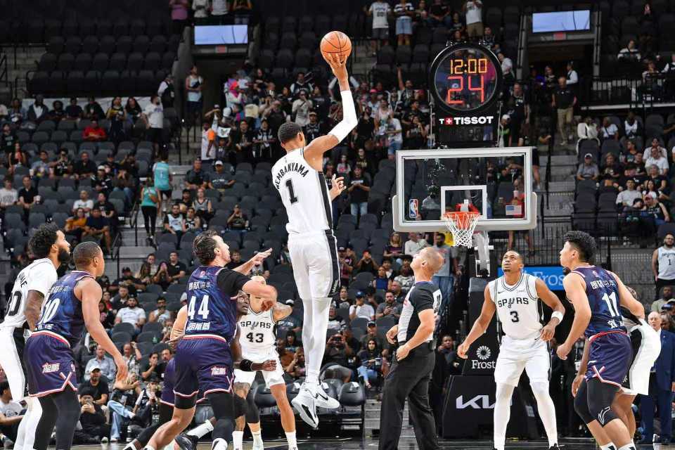 马刺绝地反击美国男篮，加里纳利关键制胜的简单介绍