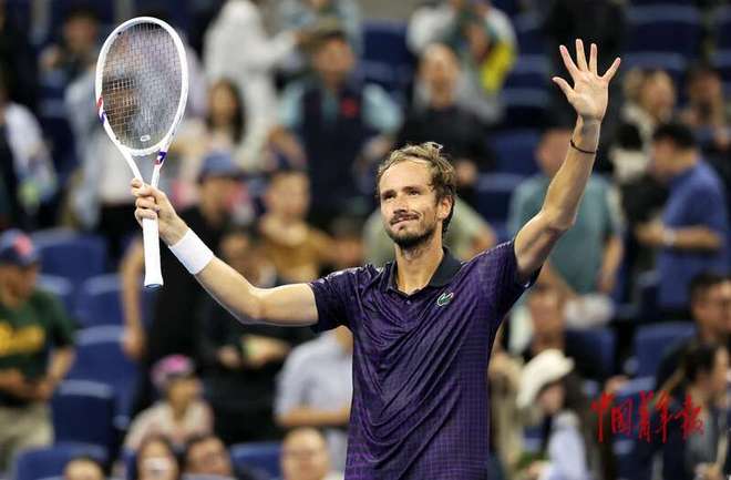 西班牙网球队逆转意大利网球队,梅德韦杰夫绝境逆转的简单介绍 西班牙网球队逆转意大利网球队,梅德韦杰夫绝境逆转的简单介绍