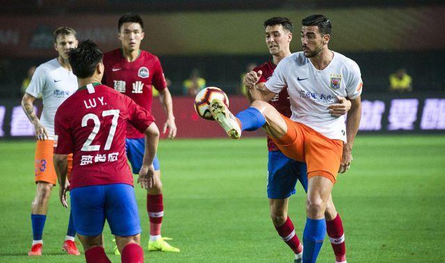 青岛队险胜广州队，米切尔状态火热的简单介绍