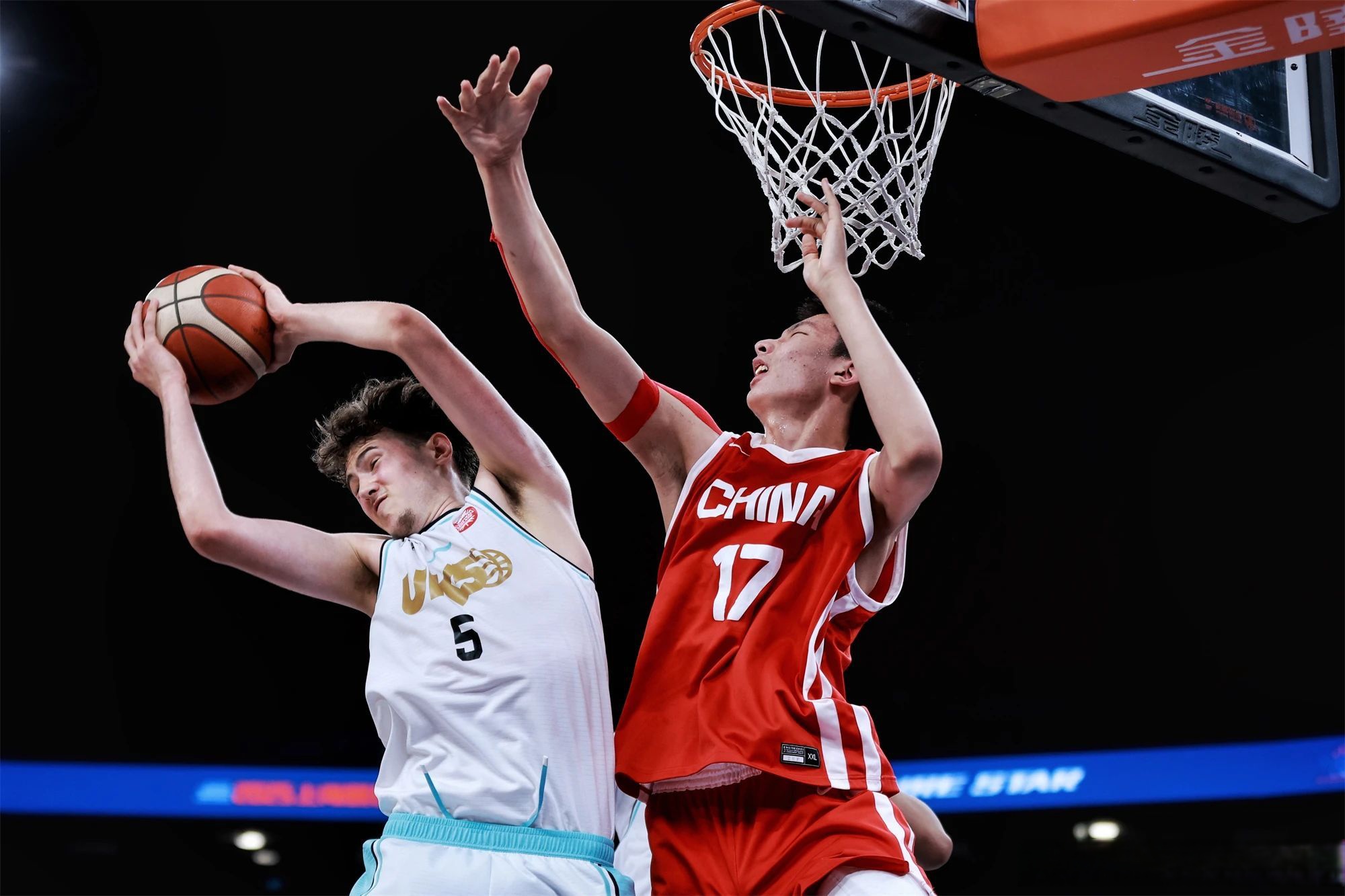 关于篮球联赛新晋明星崭露头角实力备战全国赛事的信息