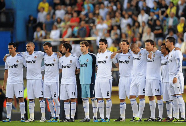 皇马迎战巴塞罗那，双方对决激烈