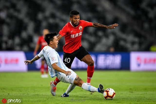 深圳佳兆业主场惨败，降至积分榜倒数的简单介绍