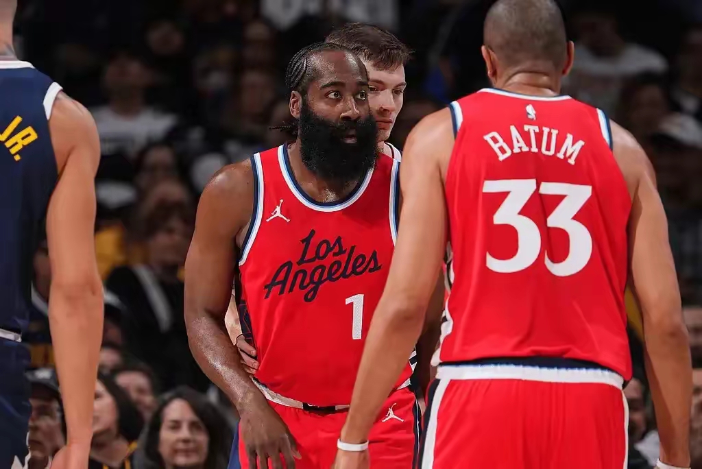 黄蜂队不敌开拓者队，客场遭遇三连败