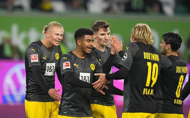 关于沃尔夫斯堡艰难获胜，暂时稳定排名的信息