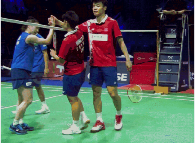 法国队横扫丹麦队，黄鸭组合点燃赛场