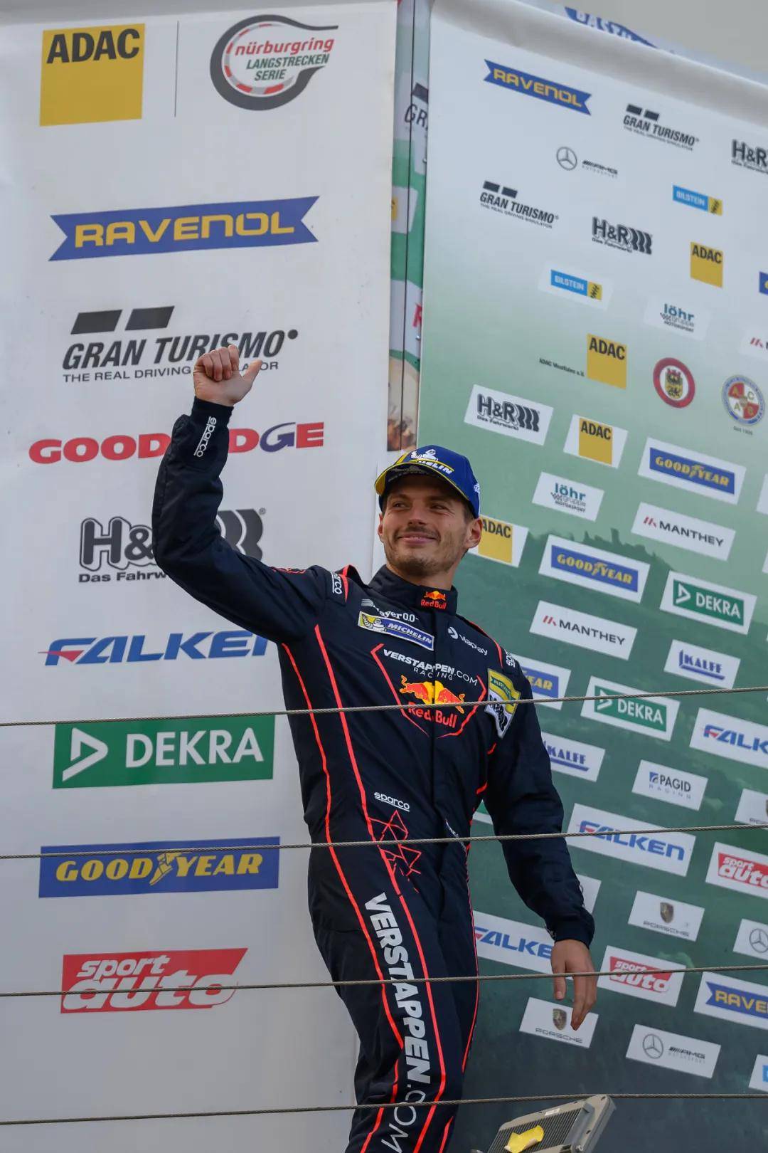 包含法拉利轻取索伯车队，维斯塔潘状态火热的词条