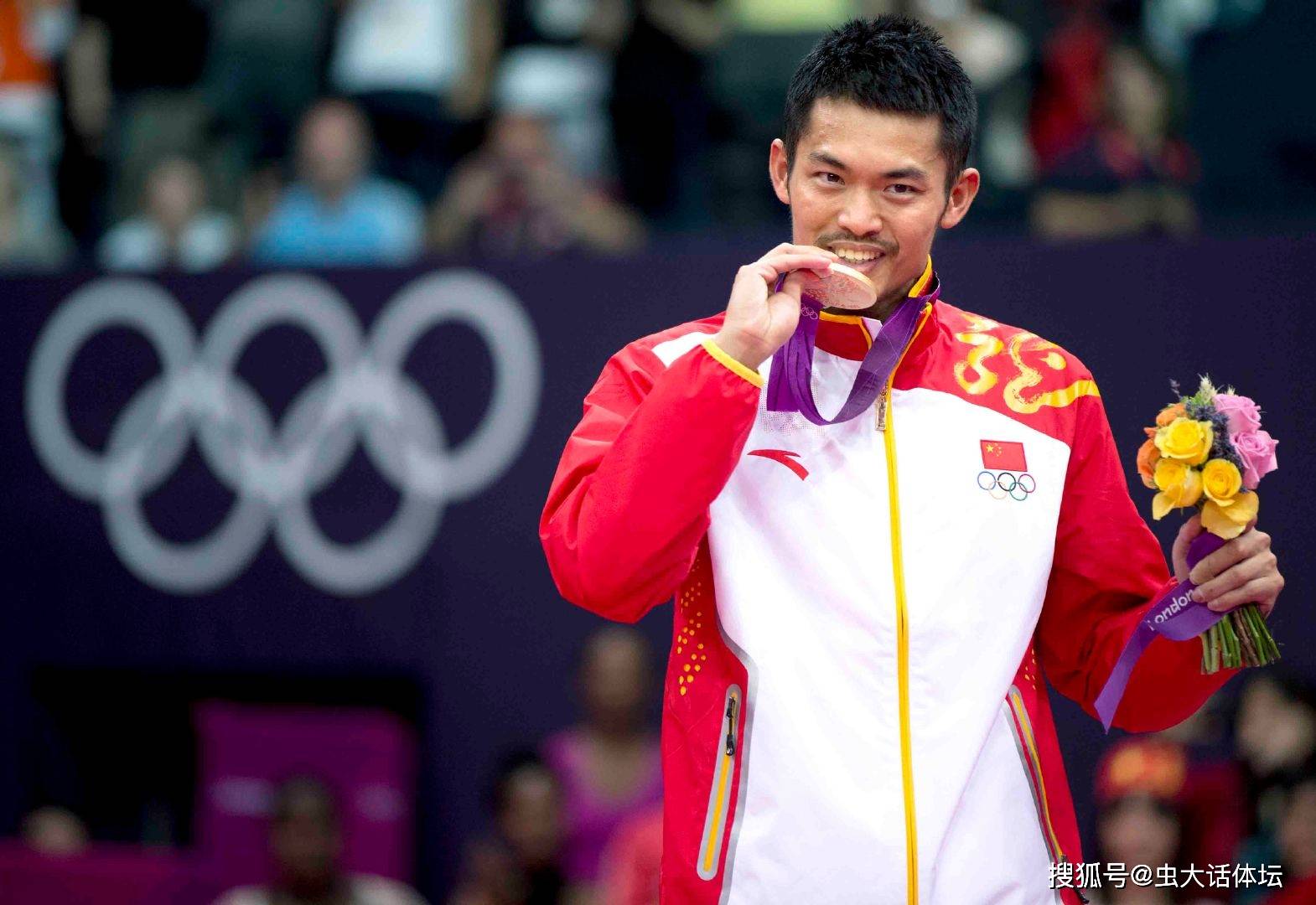 中国羽毛球队完胜印度羽毛球队，林丹送出助攻